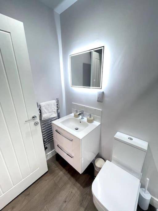 Royal Harbour Retreat Sea Views & Pool Table Apartment Ramsgate Luaran gambar